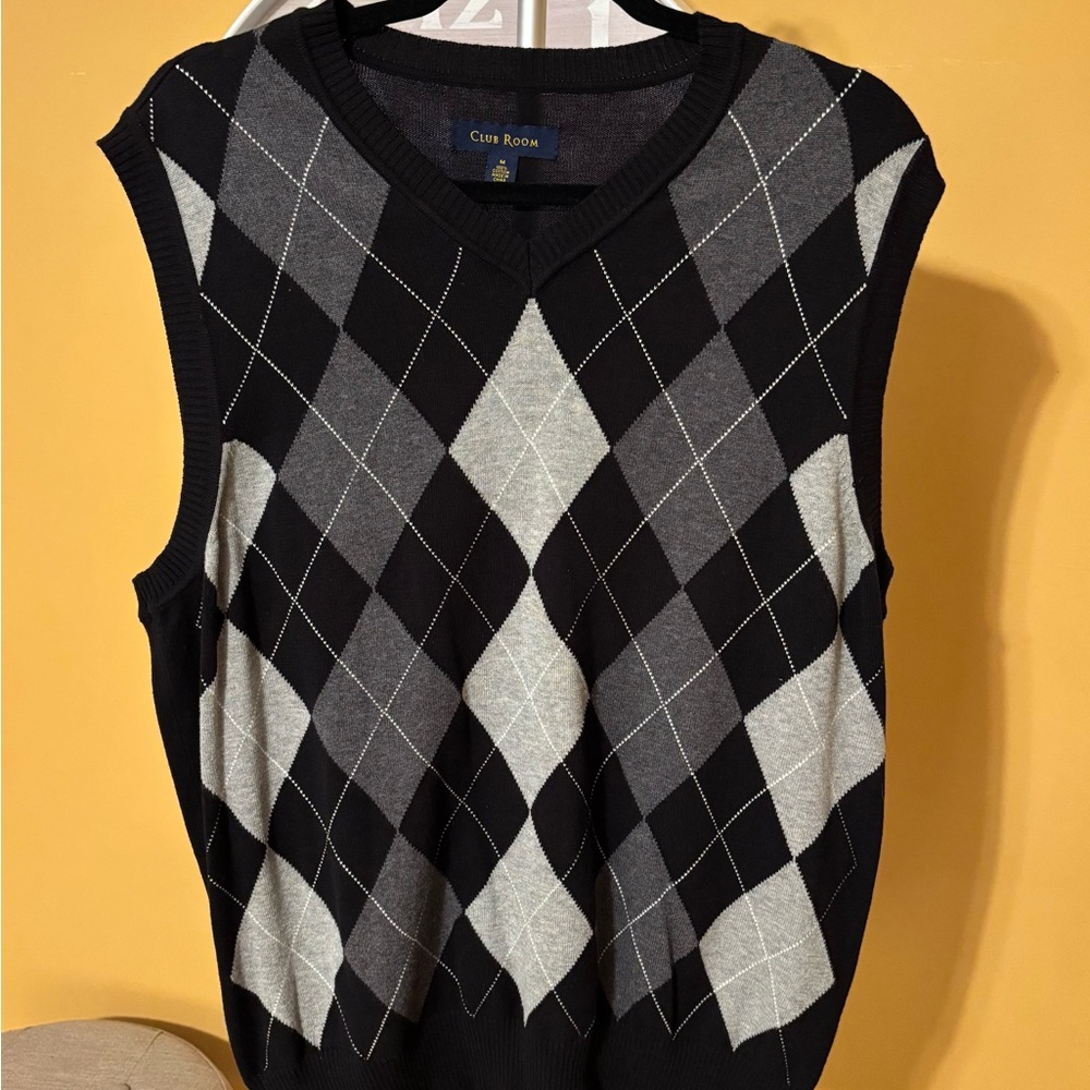 Club Room Black and Gray Argyle Vest